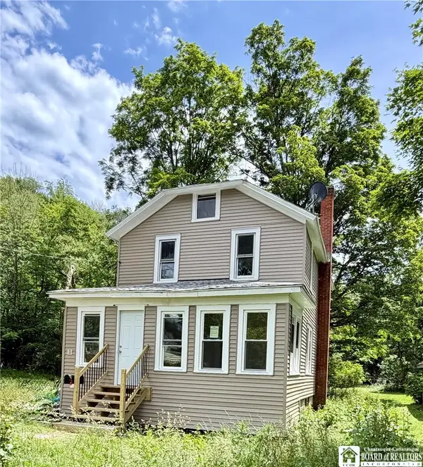 11 4th Avenue, Franklinville, NY 14737