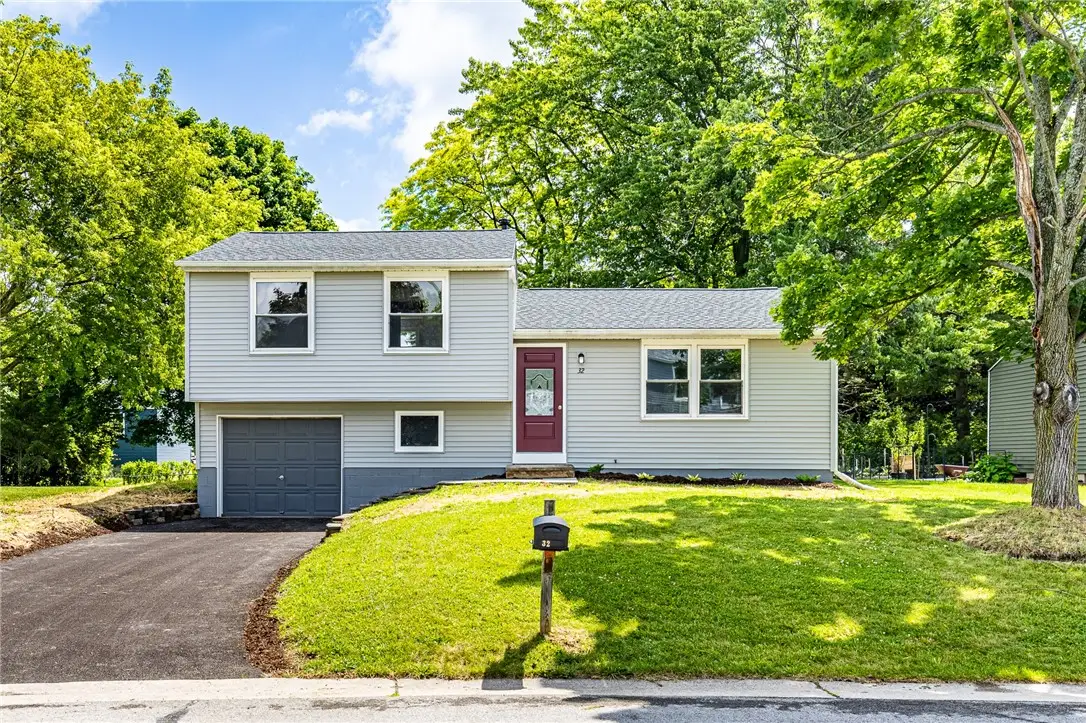 32 Coachlight Circle, Farmington, NY 14425 - #1