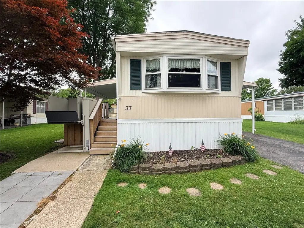 37 Keuka Lane, Manchester, NY 14504 - #1