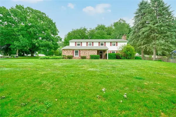 16 Red Barn Cir Circle, Pittsford, NY 14534