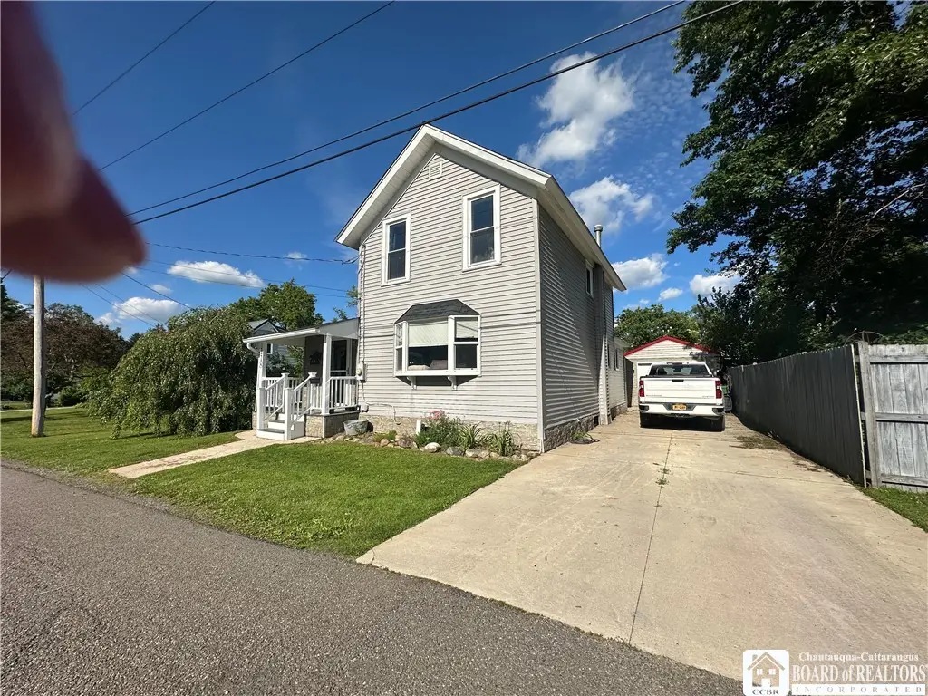 118 Chestnut Street, Springville, NY 14141 - #1