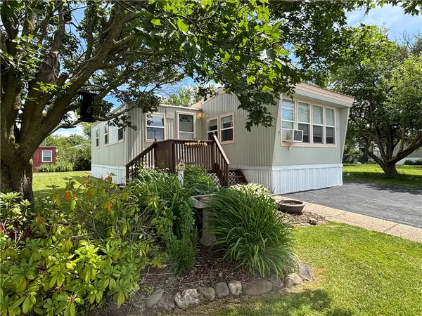 17 Farmingdale Drive, Hamlin, NY 14464