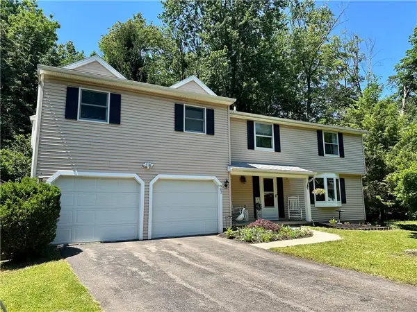 902 Copperkettle Road, Webster, NY 14580