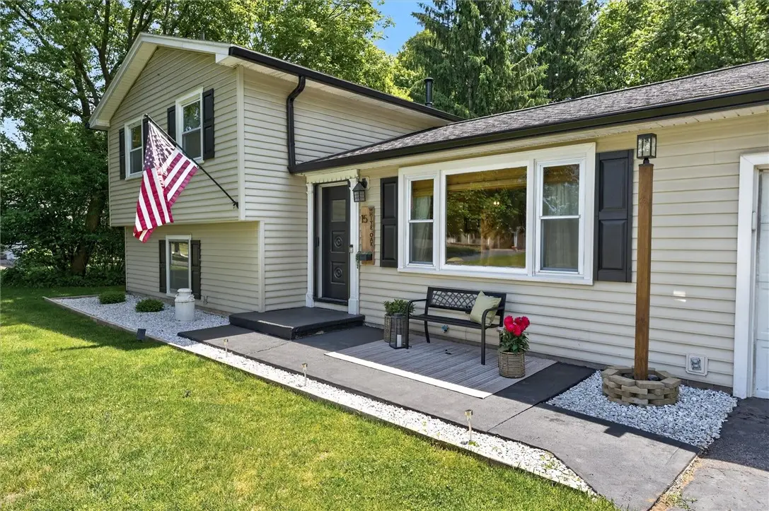 15 White Oak Lane, Fairport, NY 14450 - #1