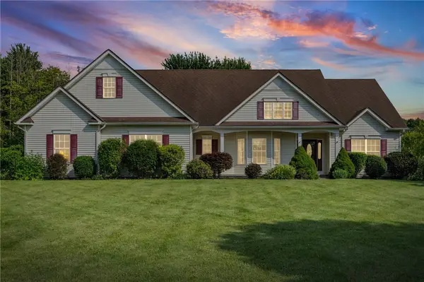 1886 Surrey Crossing, Ontario, NY 14519