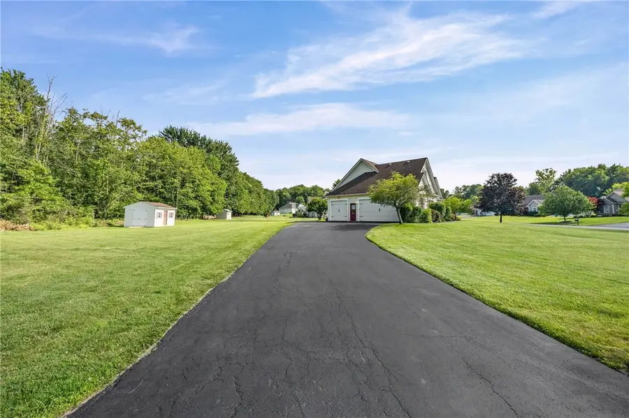 1886 Surrey Crossing, Ontario, NY 14519 - #2