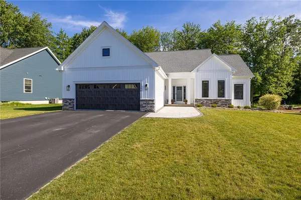 1306 Tall Birch Trail, Webster, NY 14580