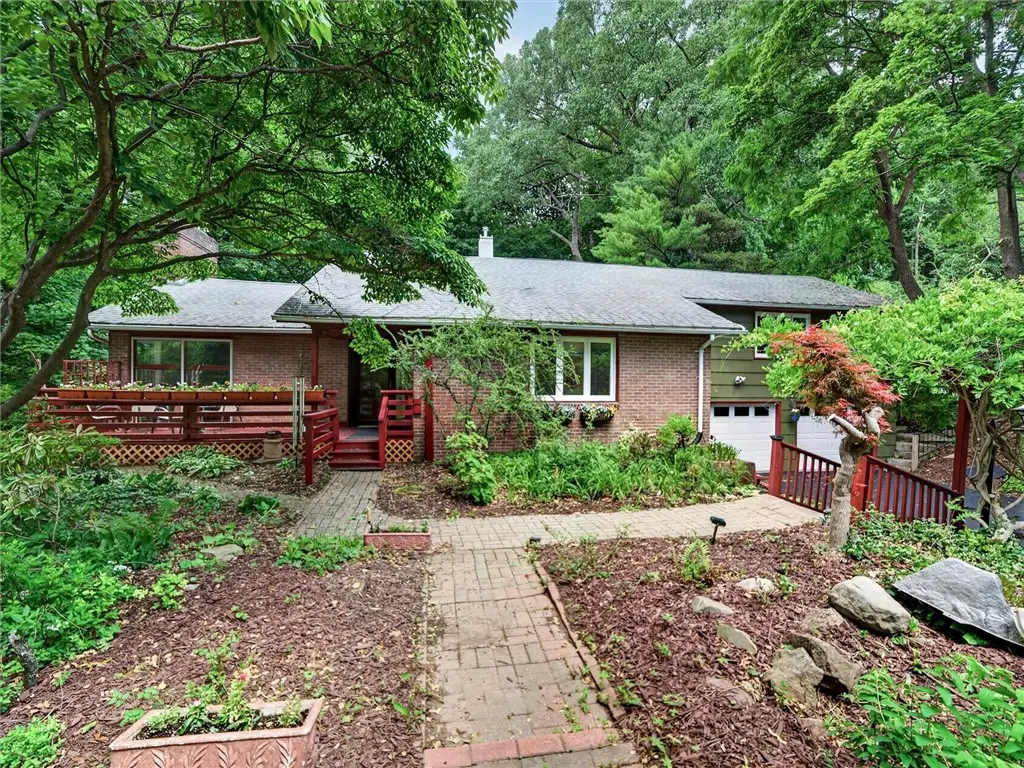 6 Far View Hills Road, Rochester, NY 14620 - #1