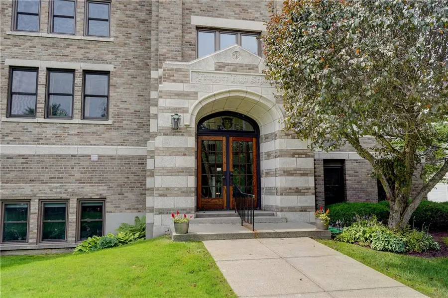 104 Packetts Glen, Fairport, NY 14450 - #2