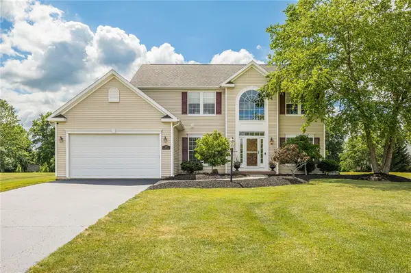338 Stonefield Lane, Farmington, NY 14425