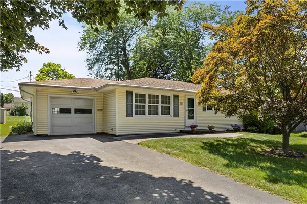 221 Meadowbriar Road, Rochester, NY 14616