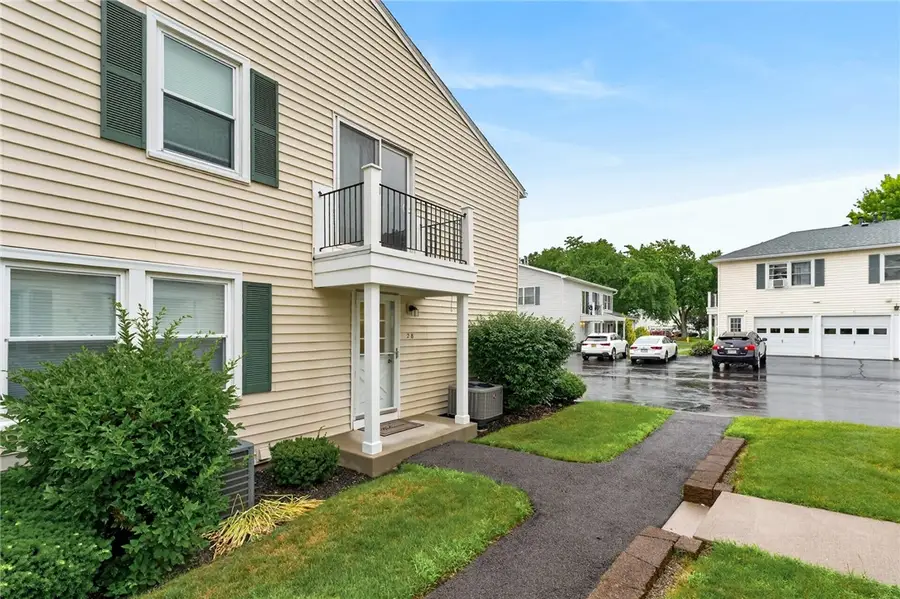 28 Arrowhead Way S, Fairport, NY 14450 - #2