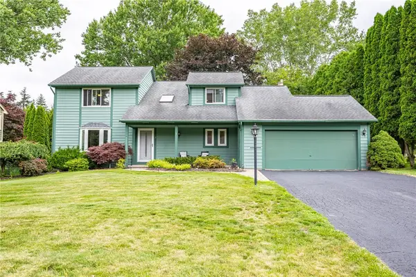 3 Random Knolls Drive, Penfield, NY 14526