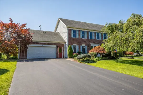 1487 Fallen Leaf Ter, Webster, NY 14580