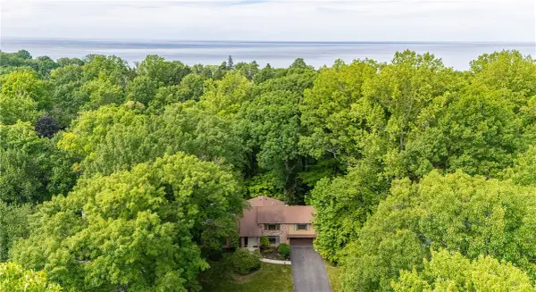 17 Tuliptree Lane, Rochester, NY 14617