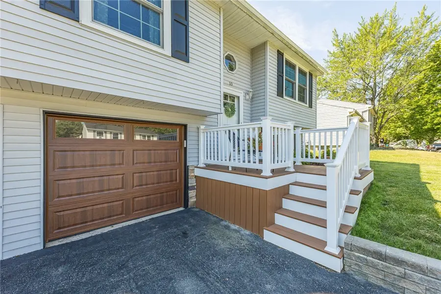 10 Coachlight Circle, Farmington, NY 14425 - #2
