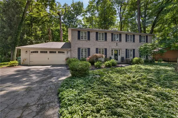 10 Forest Knoll, Pittsford, NY 14534