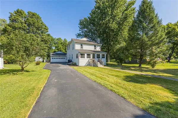 82 Chapel St, Canandaigua, NY 14424
