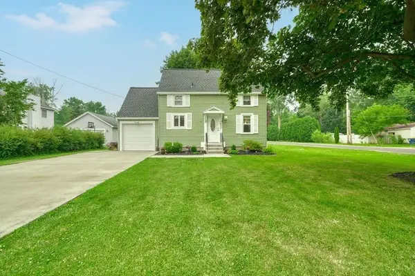 800 Winifred Dr, Webster, NY 14580