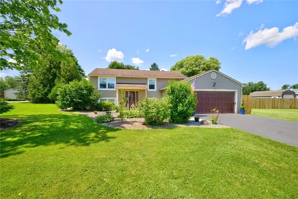 5765 Coppersmith Trail, Ontario, NY 14519