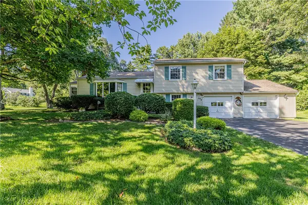 24 Shire Oaks Drive, Pittsford, NY 14534