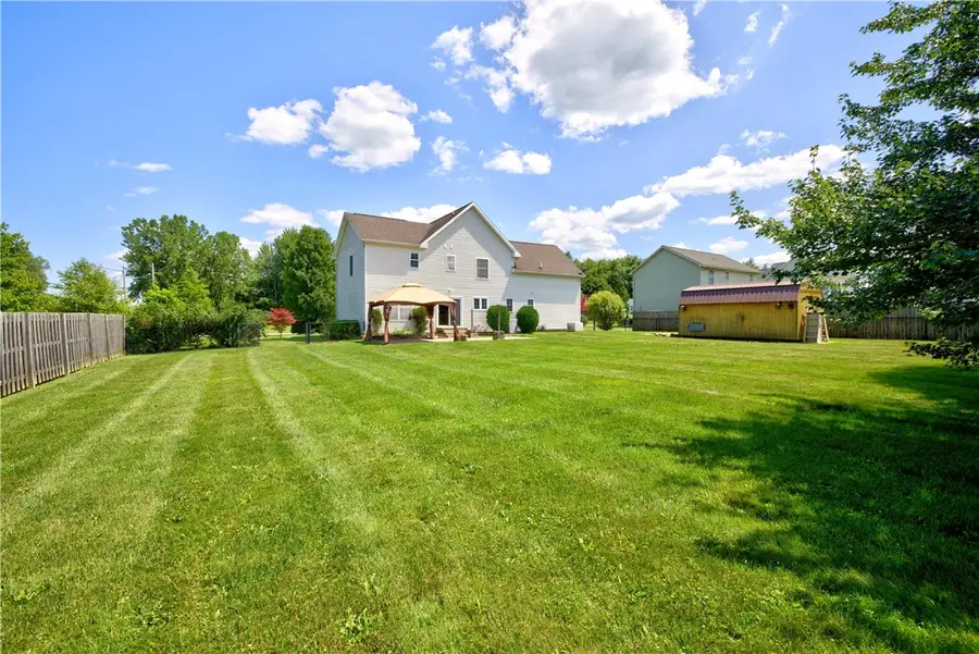 803 Red Fox Cir, Ontario, NY 14519 - #2
