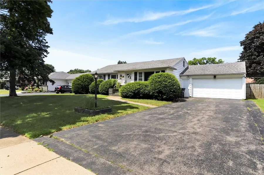38 Stanridge Court, Rochester, NY 14617 - #2
