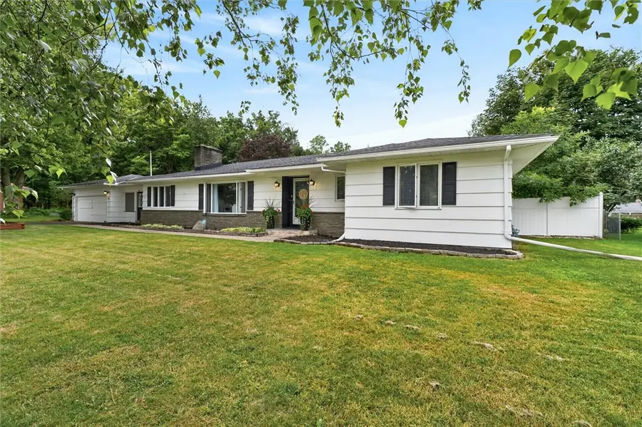 33 Greenbriar Drive, Rochester, NY 14624 - #2