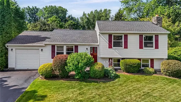 212 Overland Trail, West Henrietta, NY 14586