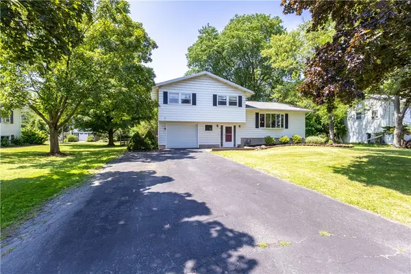 8 Lomar Drive, Geneva, NY 14456