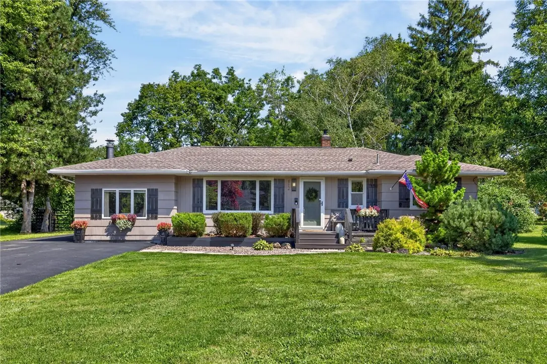 812 Embury Road, Penfield, NY 14526 - #1