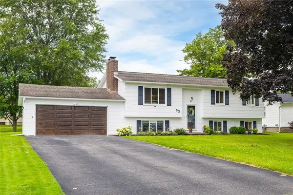 93 Larkins Crossing, Rochester, NY 14612