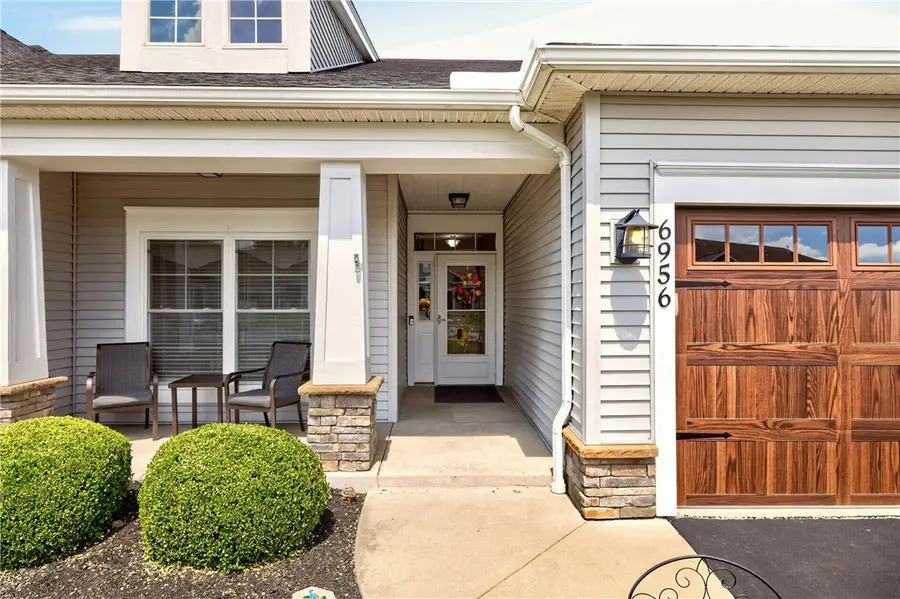 6956 Wyndham Hl, Victor, NY 14564 - #2