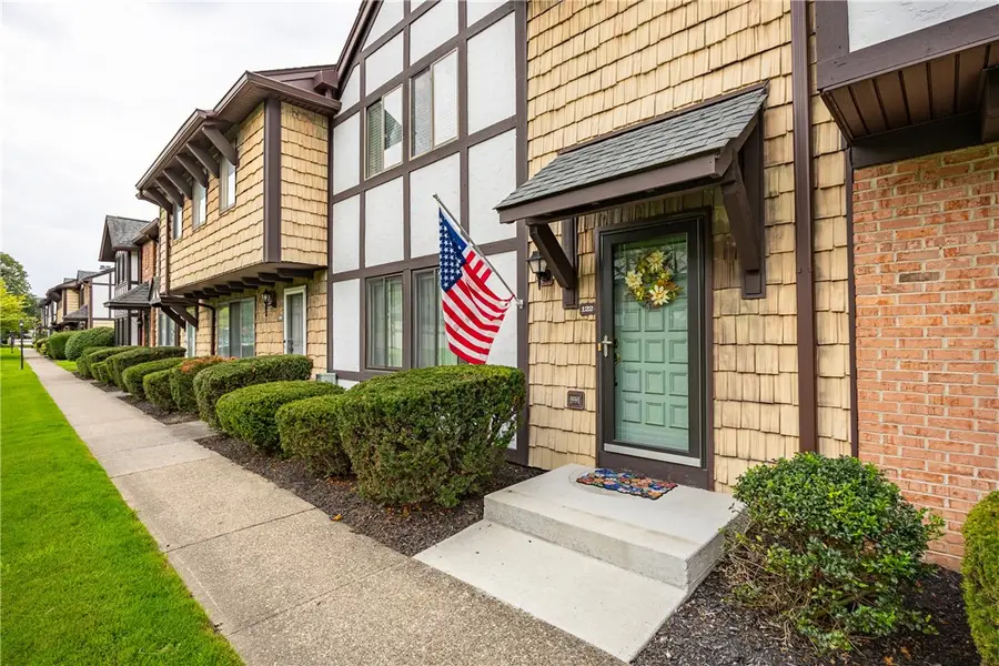122 Camberley Place, Penfield, NY 14526 - #2