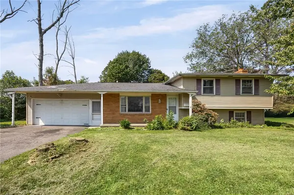 879 Maiden Aka 11 Black Walnut Dr Lane, Rochester, NY 14615
