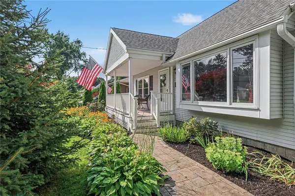 22 Packet Boat Drive, Fairport, NY 14450
