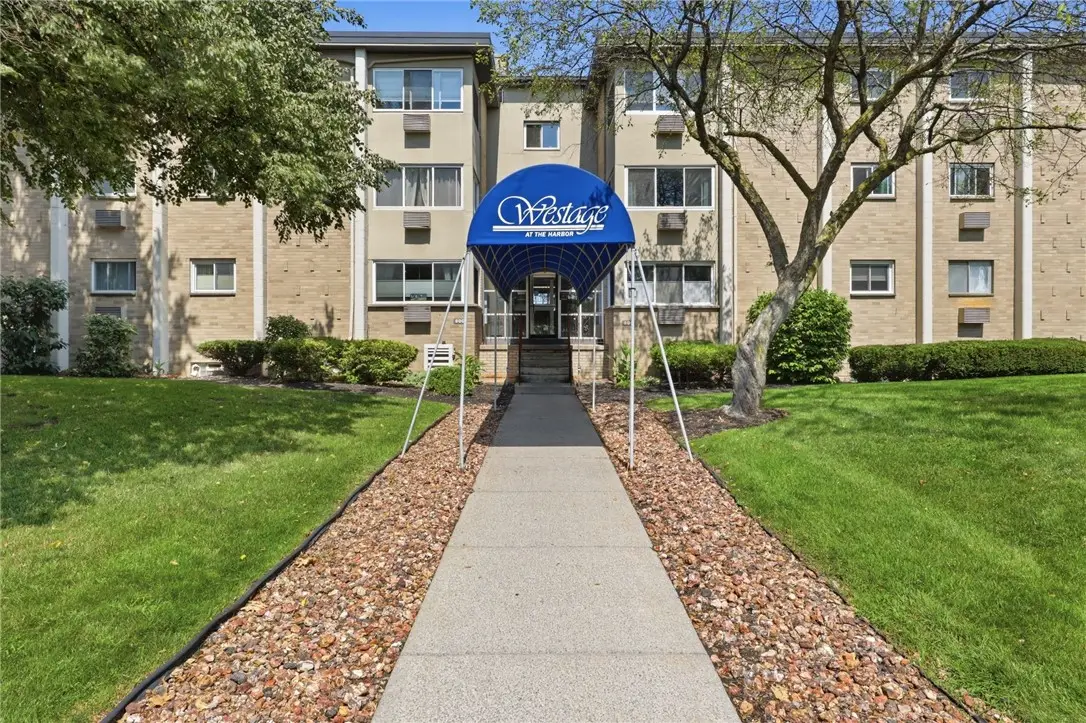 811 Westage At The Harbor, Rochester, NY 14617 - #1