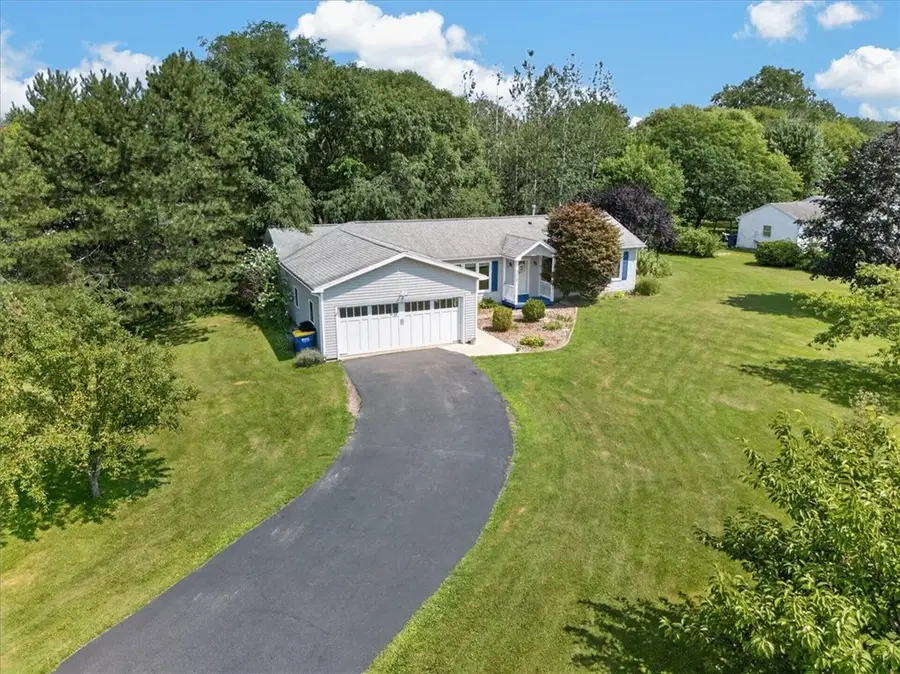 5770 Coppersmith Trl, Ontario, NY 14519 - #2