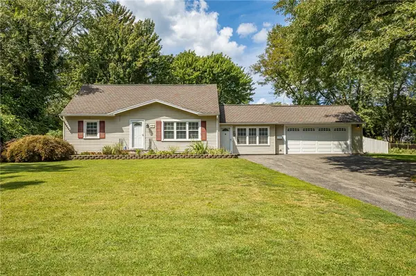 831 Bay Road, Webster, NY 14580
