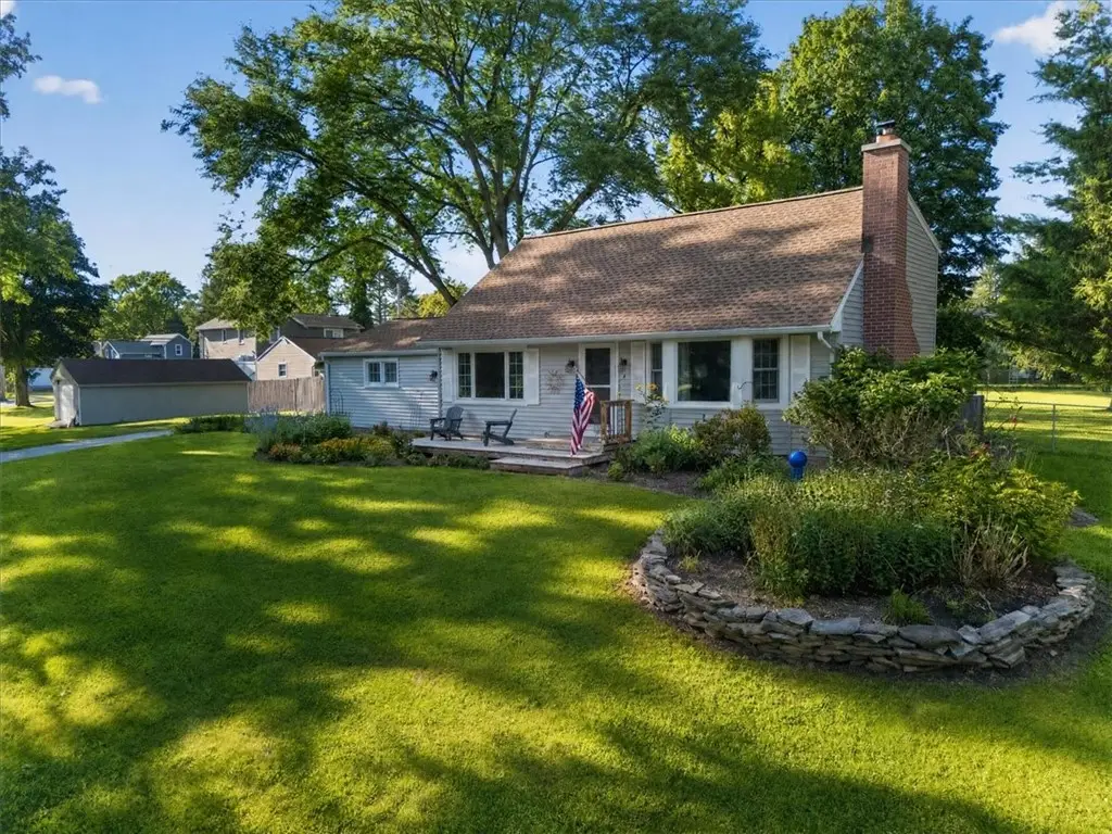 4 Briarwood Lane, Fairport, NY 14450 - #1