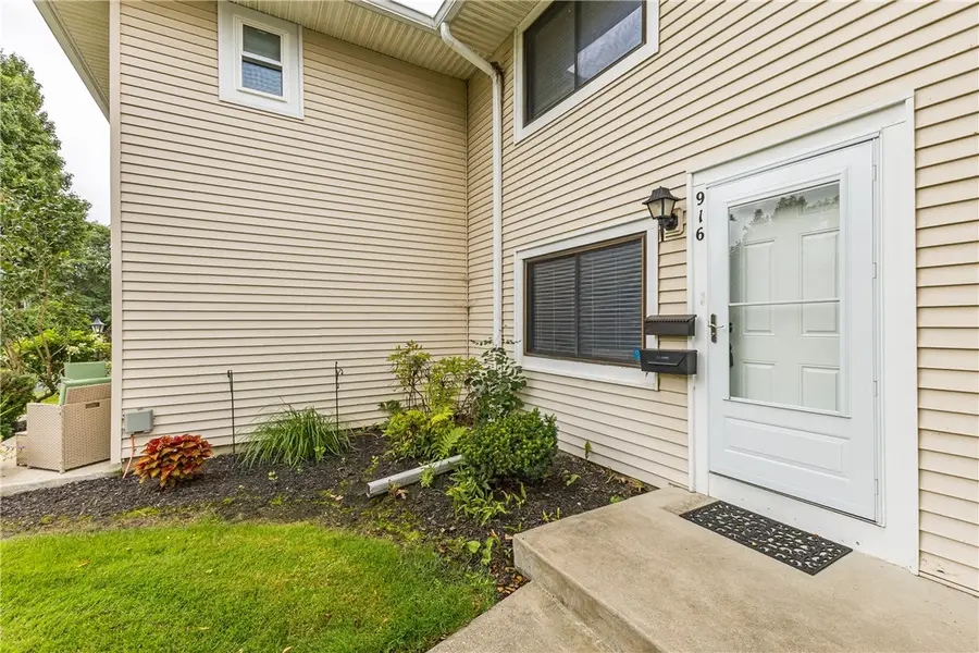 916 Eastbrooke Lane, Rochester, NY 14618 - #2