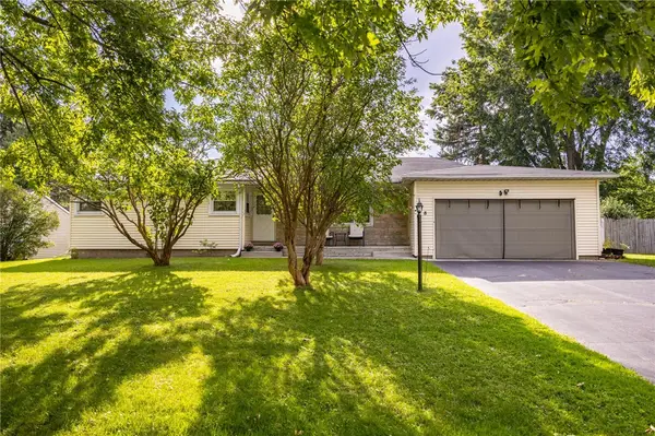 8 Twin Oak Drive, Rochester, NY 14606