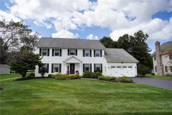 77 Wakecliffe Dr, Rochester, NY 14616