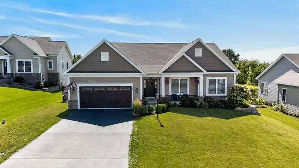 11 Black Wood Cir, Pittsford, NY 14534