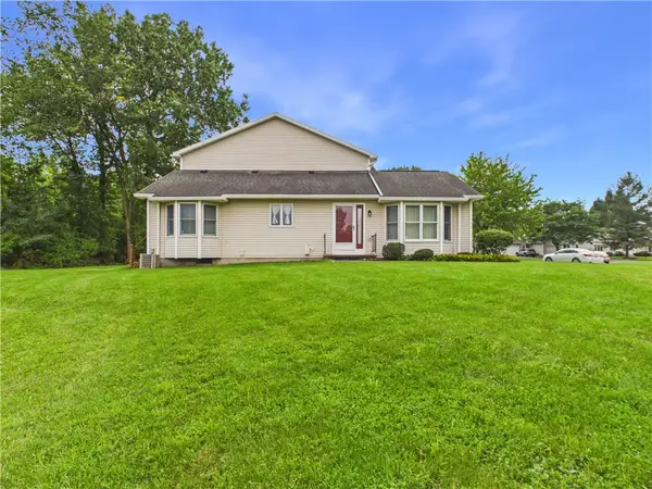 601 Strand Pond Circle, Webster, NY 14580