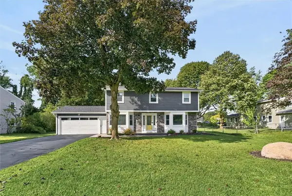 39 Heatherwood Rd, Fairport, NY 14450
