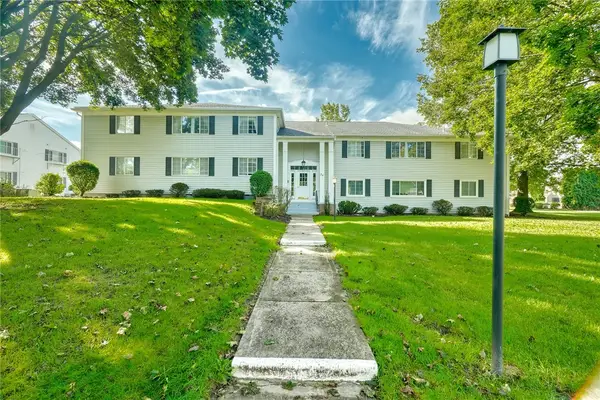 24 Colonial Parkway #B, Pittsford, NY 14534