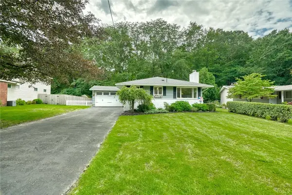98 Burkedale Crescent, Rochester, NY 14625
