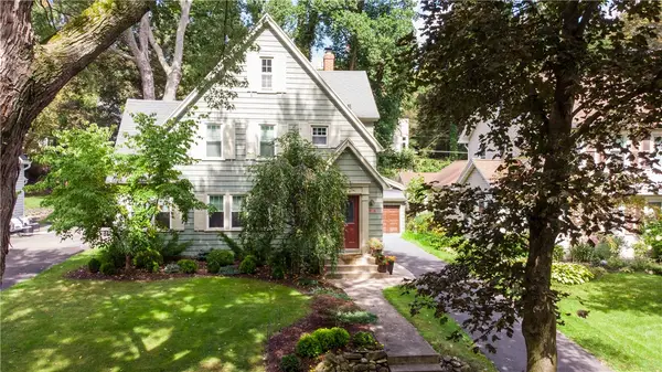 32 Castlebar Rd, Rochester, NY 14610