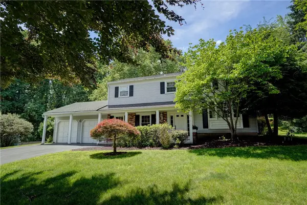 34 Sturbridge Lane, Pittsford, NY 14534
